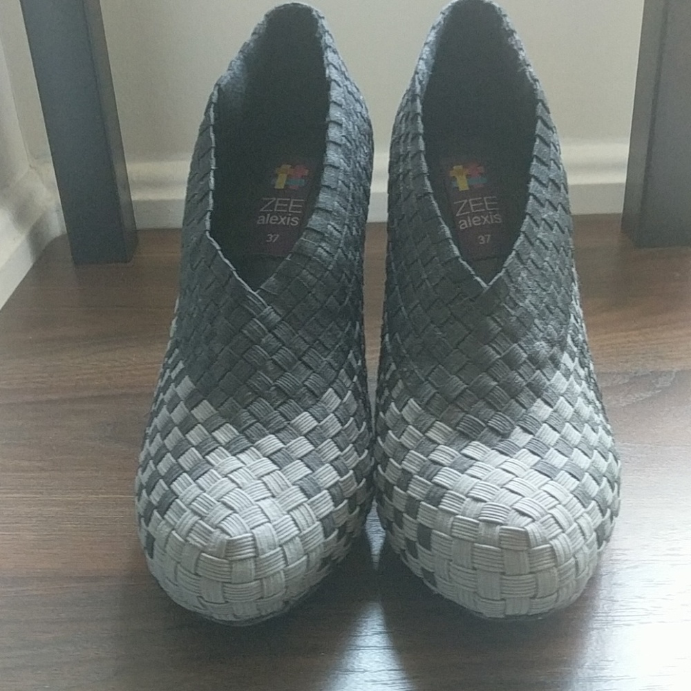 Black and grey brand new never worn pumps